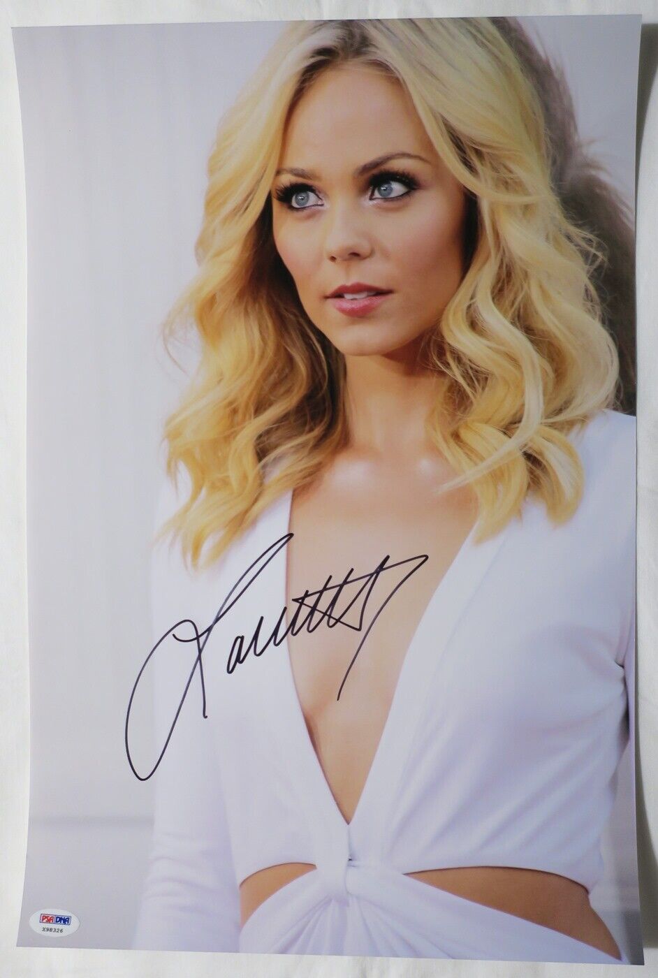 Laura Vandervoort Signed Sexy Authentic Autographed 12x18 Photo Poster painting PSA/DNA #X98326