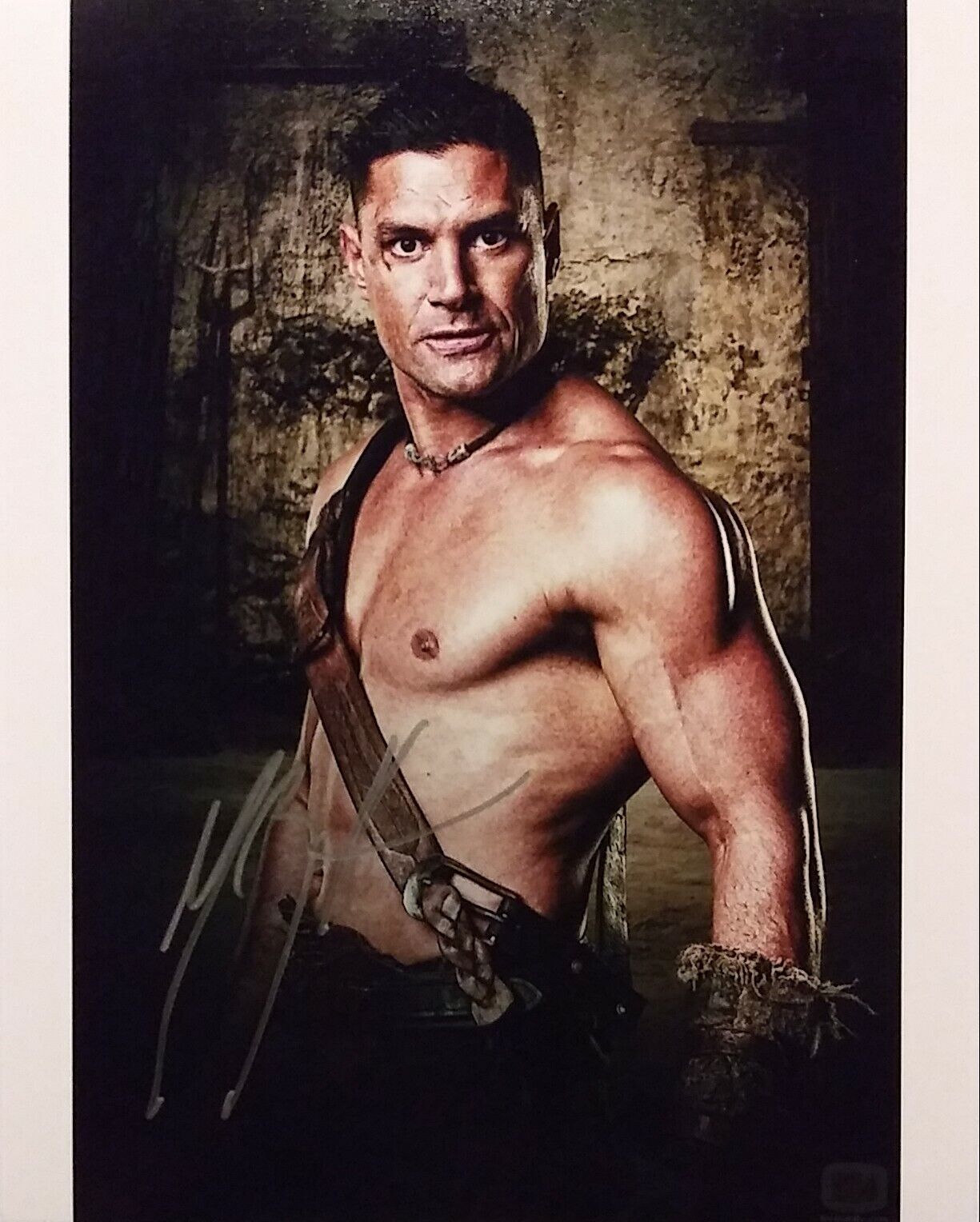 Manu Bennett signed 8x10