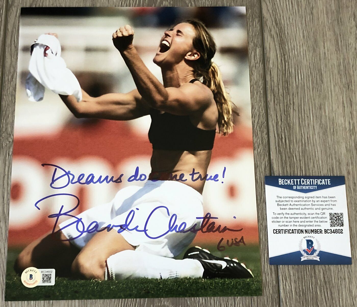 BRANDI CHASTAIN SIGNED WORLD CUP TEAM USA SOCCER 8x10 Photo Poster painting B & BECKETT BAS COA