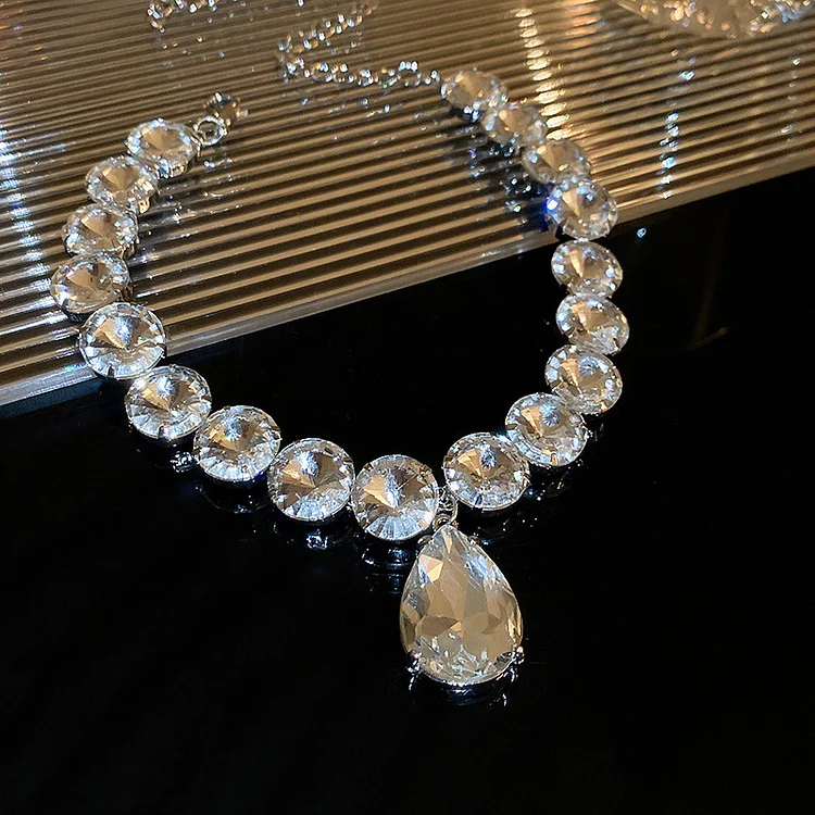 Ladies water drop vintage necklace