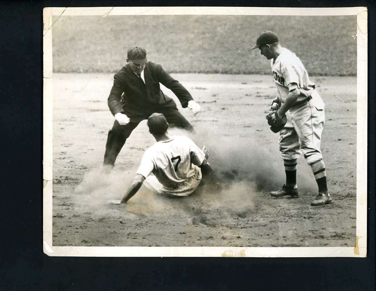 Ben Chapman Bill Cissell Umpire Lou Kolls 1934 Press Photo Poster painting Red Sox Yankees