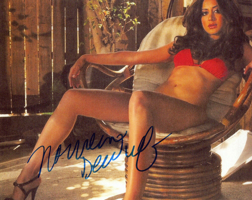 Noureen DeWulf glamour shot autographed Photo Poster painting signed 8x10 #2