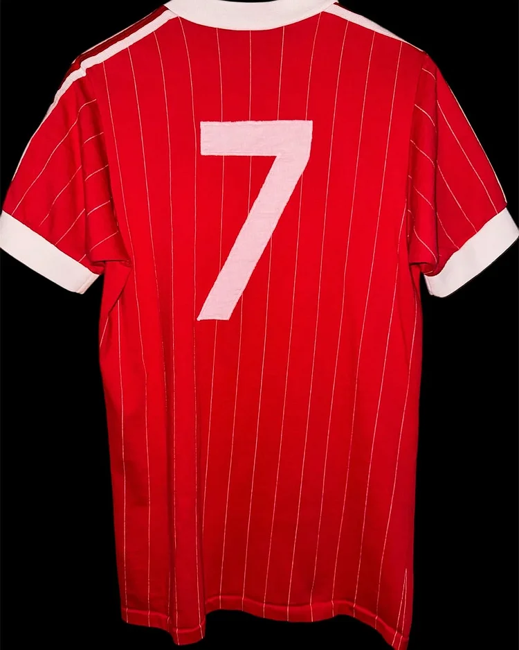 Retro 1983-1984 Hamburger SV Away No.7 Soccer Jersey