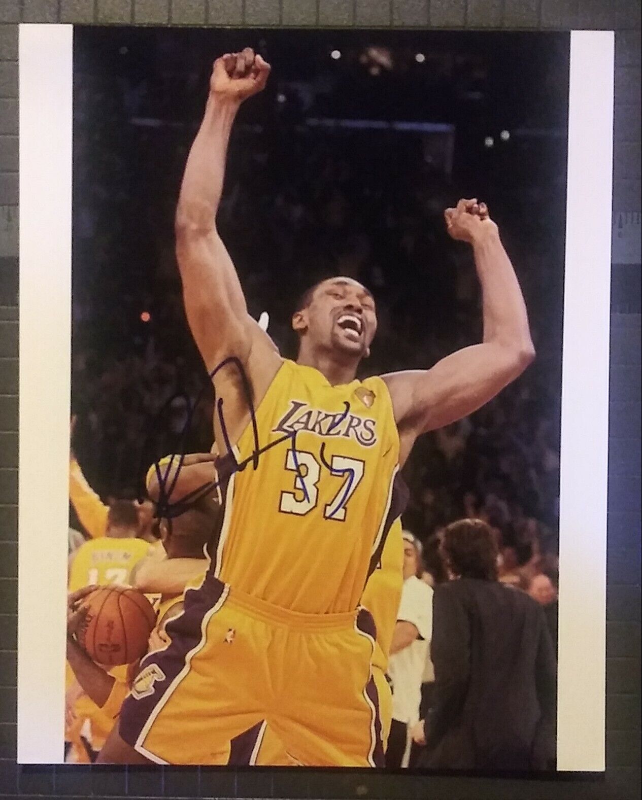 Ron Artest signed 8x10