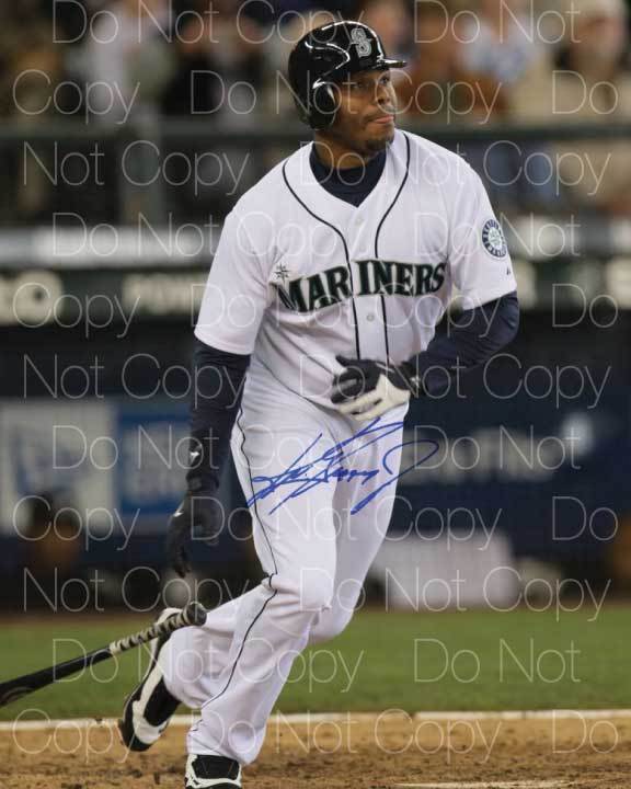 Ken Griffey Jr. signed Mariners MLB 8X10 Photo Poster painting picture poster autograph RP