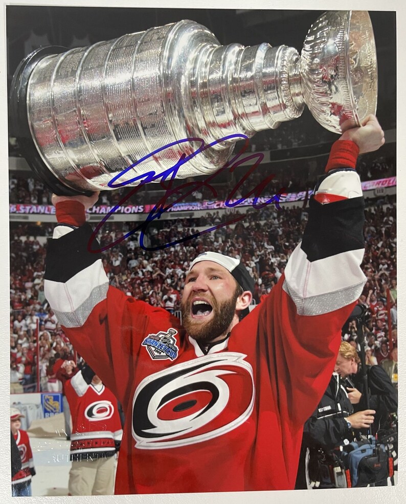 Erik Cole Signed Autographed Glossy 8x10 Photo Poster painting Carolina Hurricanes - COA Matching Holograms