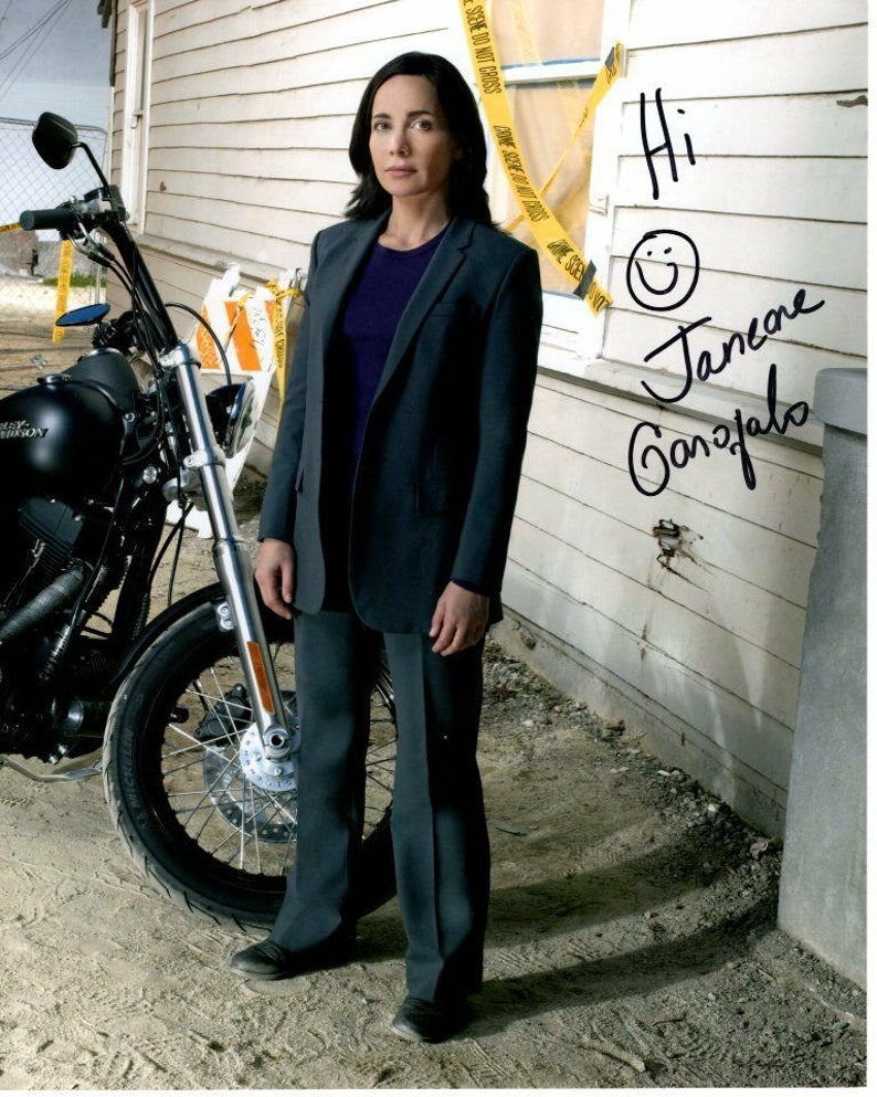 Janeane garofalo signed criminal minds beth griffith w harley davidson Photo Poster painting