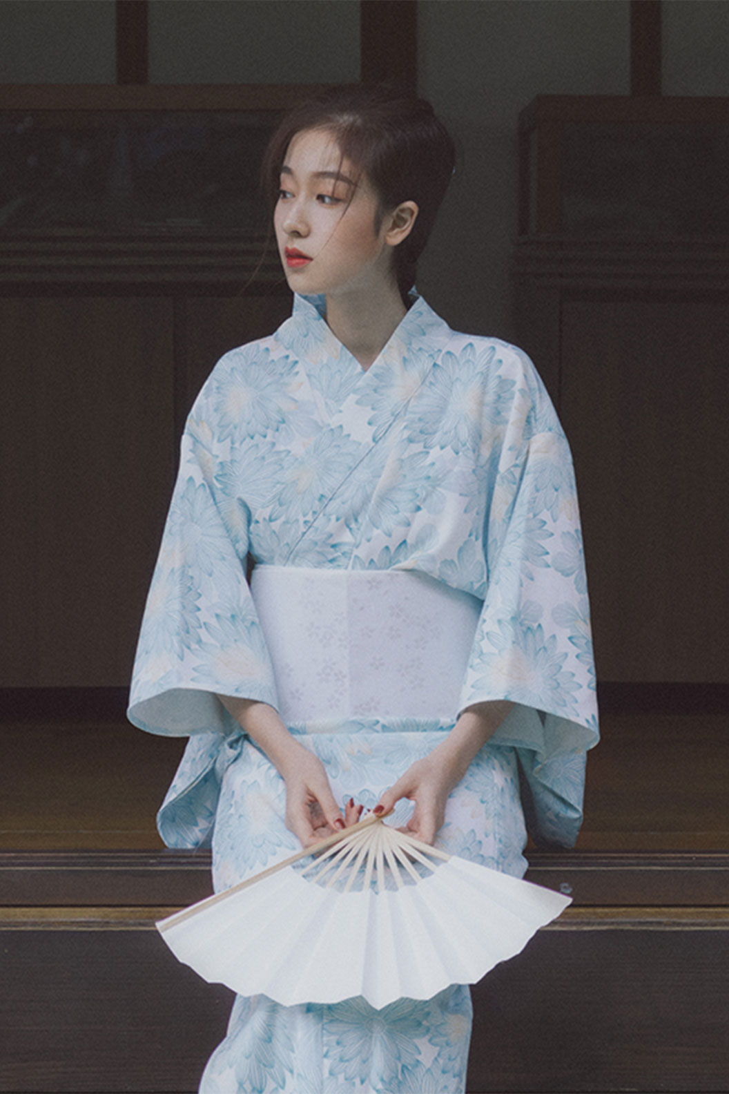 Yukata Kimono with White Robe and Light Blue Chrysanthemum Flowers - てんじんまつり Stupa Stones