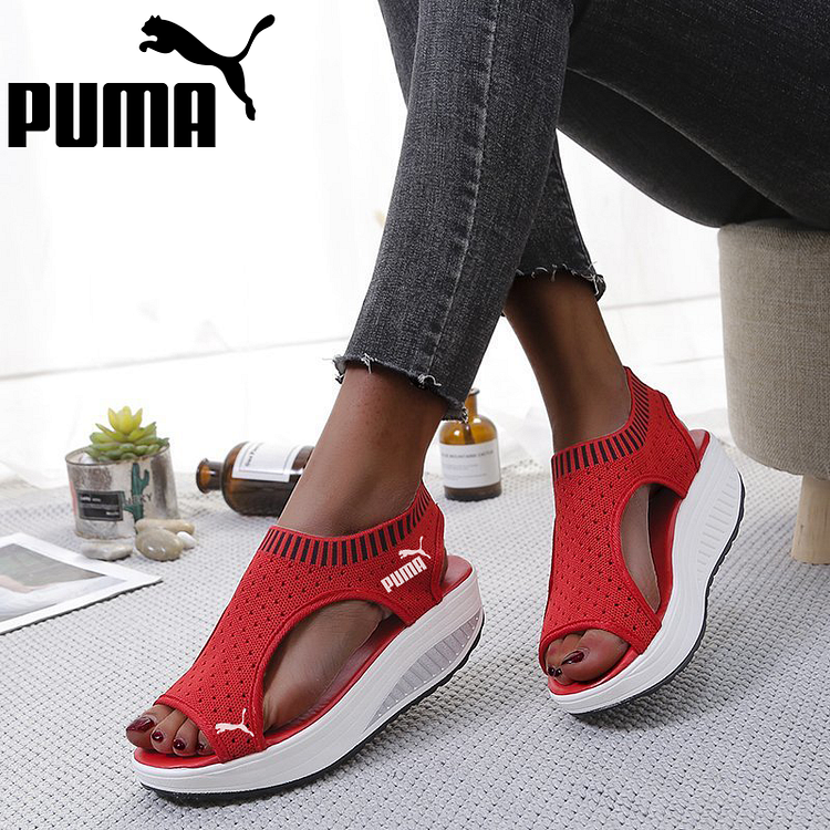 MÓDNÍ SPORTOVNÍ SANDÁLY NA KLÍNKU PUMA