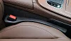 Car fills the gap between the seat and console gap filler in the side seat organizer