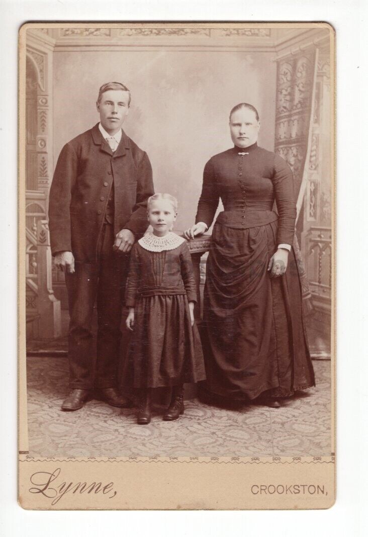 19th Century American Family - Cabinet Card Photo Poster painting - Crookston, Minnesota