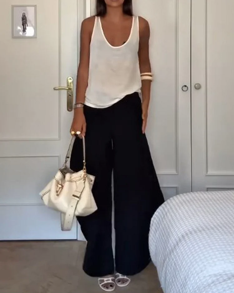 Sleeveless solid color two piece suit