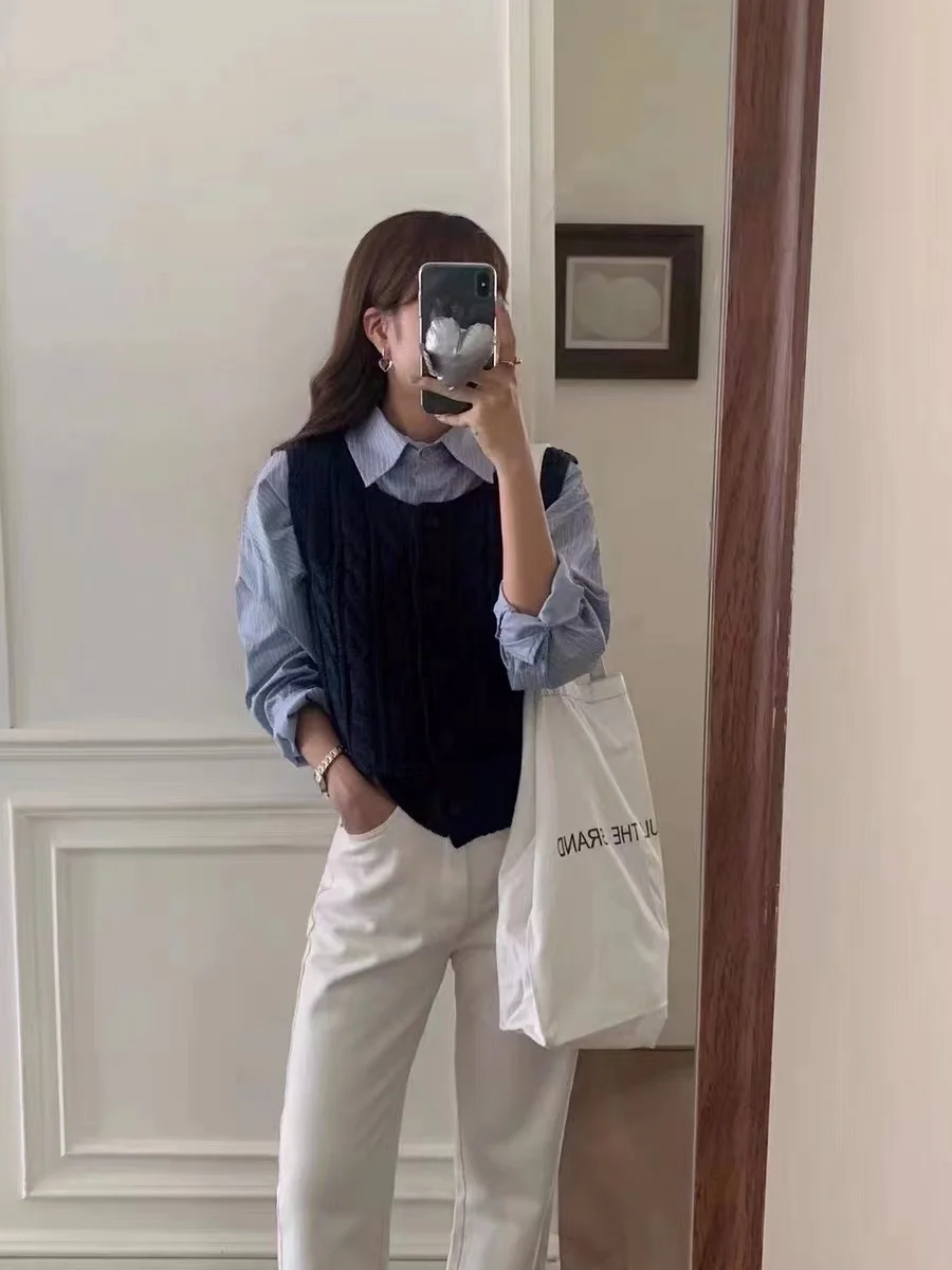 Ueong Ueong Short Fold Wear Single Breasted Sweater Cardigan Vest Retro Twist Round Neck Thick Line Knit Vest Woman