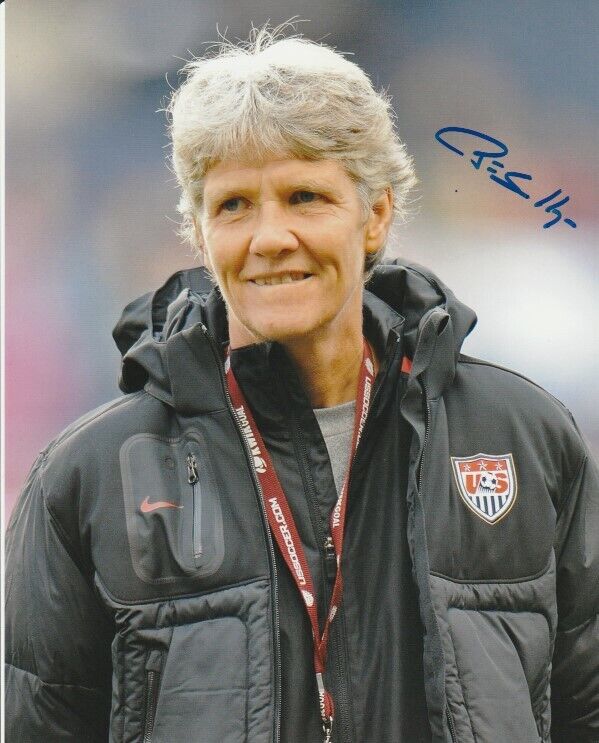 PIA SUNDHAGE SIGNED USA WOMENS SOCCER COACH 8x10 Photo Poster painting! Autograph