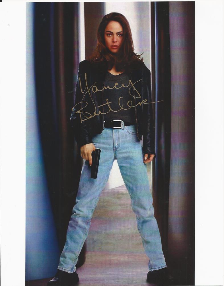 Yancy Butler - Witchblade signed Photo Poster painting