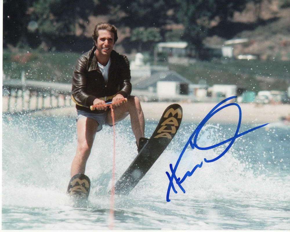 HENRY WINKLER SIGNED AUTOGRAPHED 8X10 Photo Poster painting - HAPPY DAYS, THE FONZ, FONZIE 1