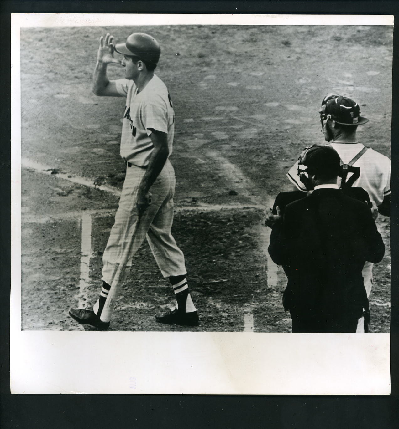 Jim Piersall salutes the fans in LA Type 1 1962 Press Photo Poster painting Washington Senators