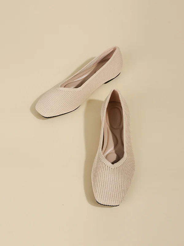Pointed-Toe Solid Color V-Cut Flats