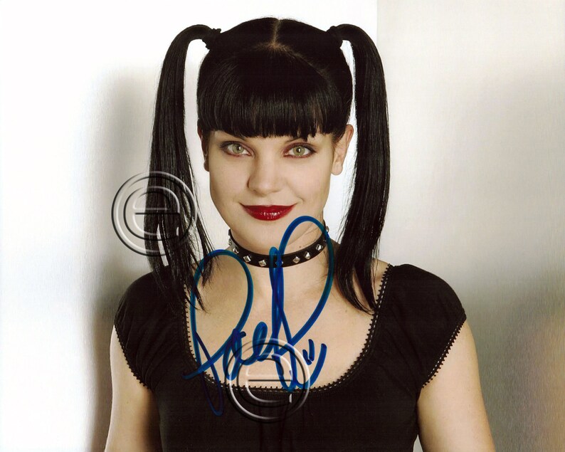 Pauley Perrette NCIS Autographed Signed Photo Poster painting 8 x 10 print Photo Poster painting picture poster wall art autograph