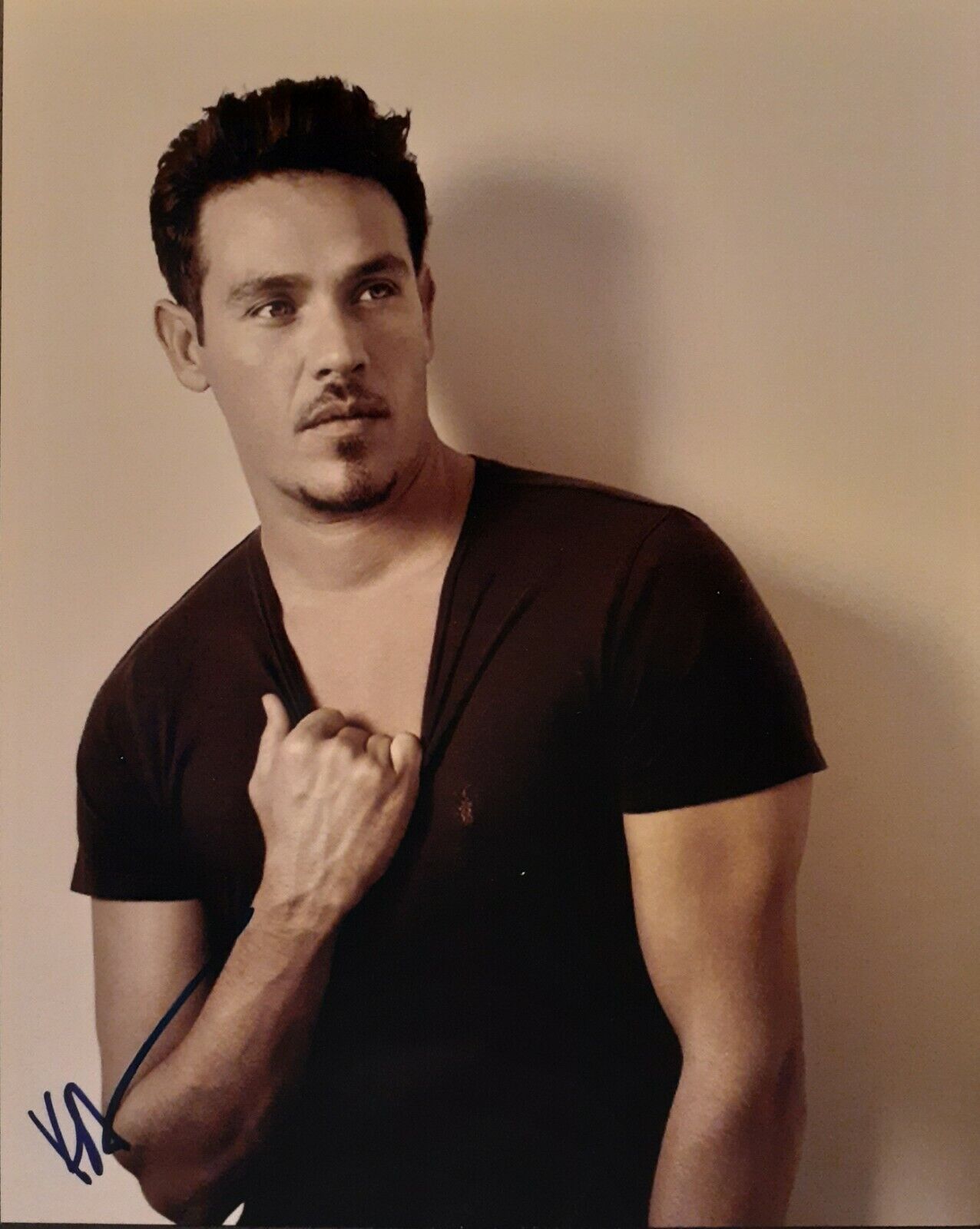 Kevin Alejandro signed 8x10