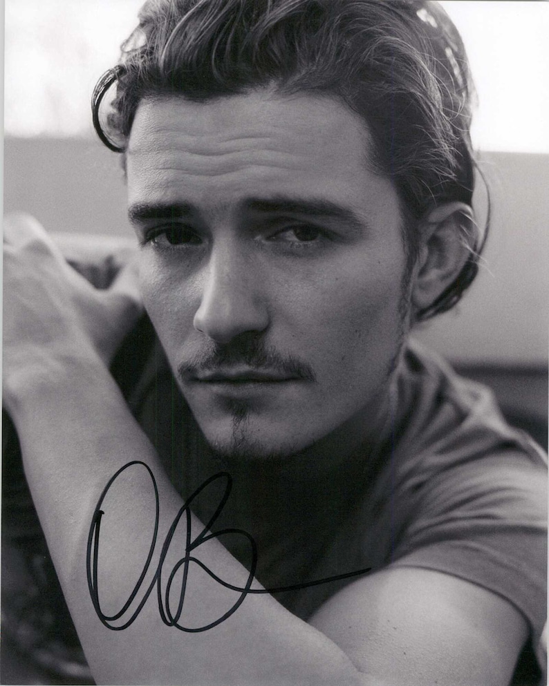 Orlando Bloom Signed Autographed Glossy 8x10 Photo Poster painting - COA Matching Holograms