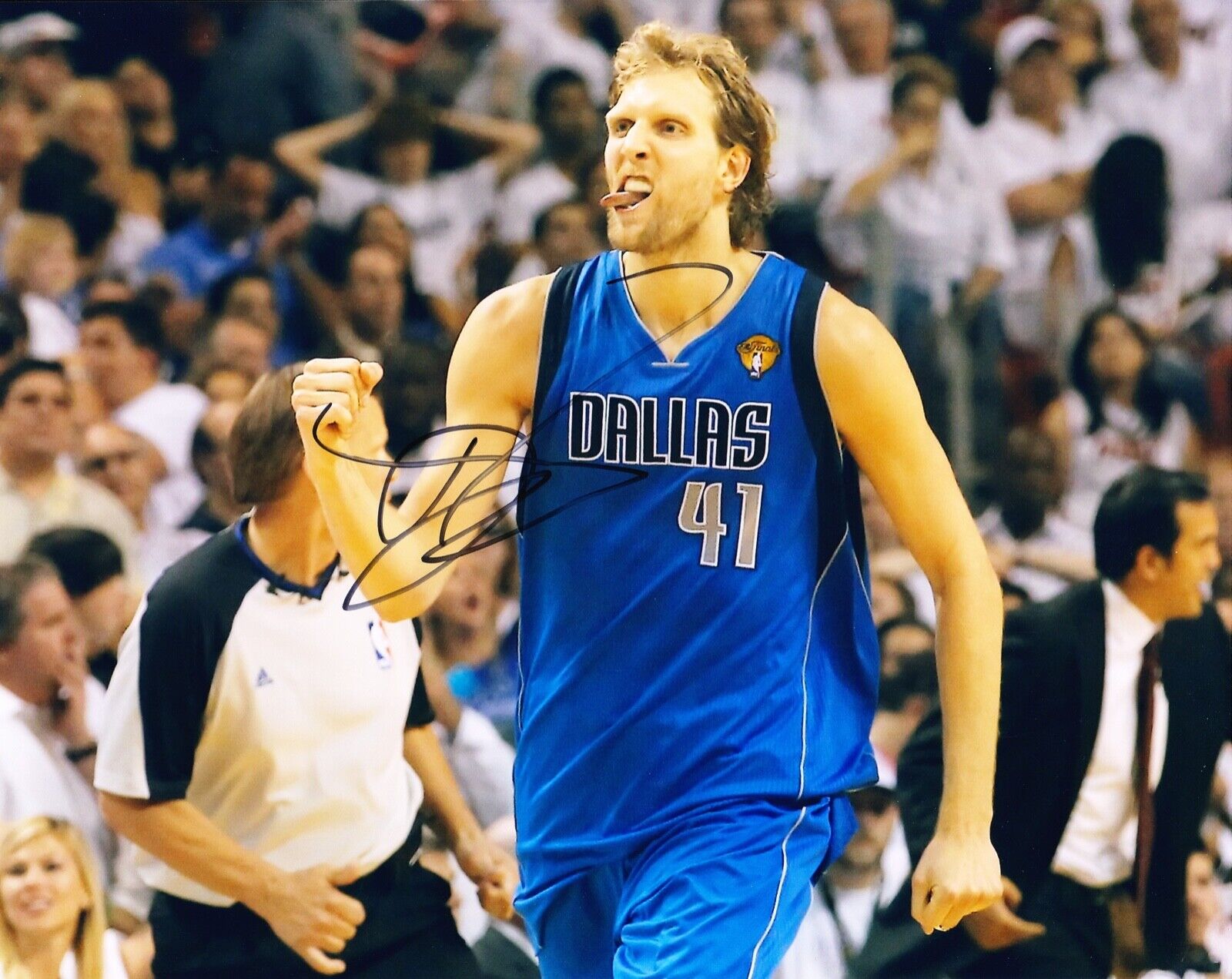 Dirk Nowitzki SIGNED 10X8 Photo Poster painting Dallas Mavericks AFTAL COA (C)