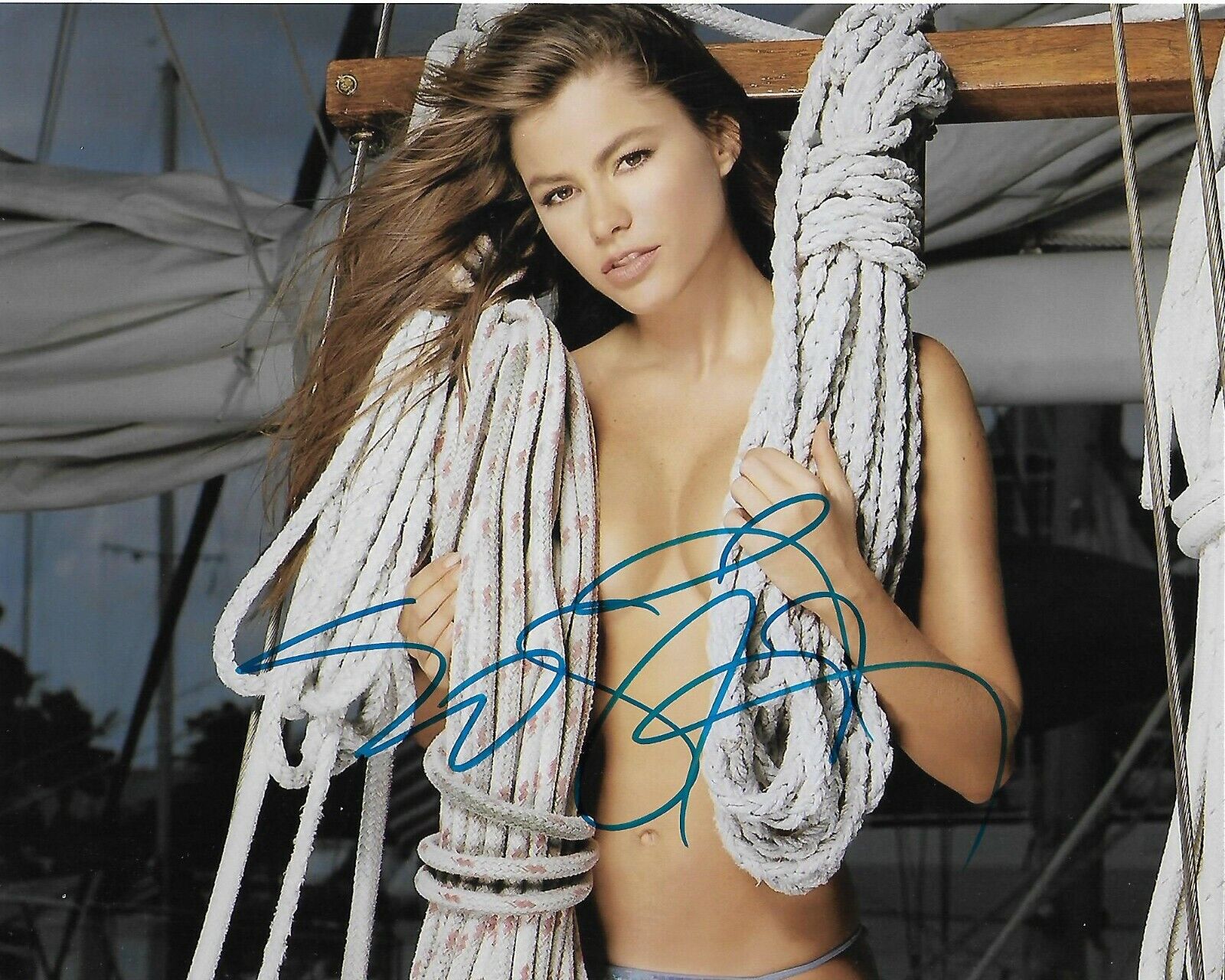 SOFIA VERGARA Autographed 8 x 10 Signed Photo Poster painting COA