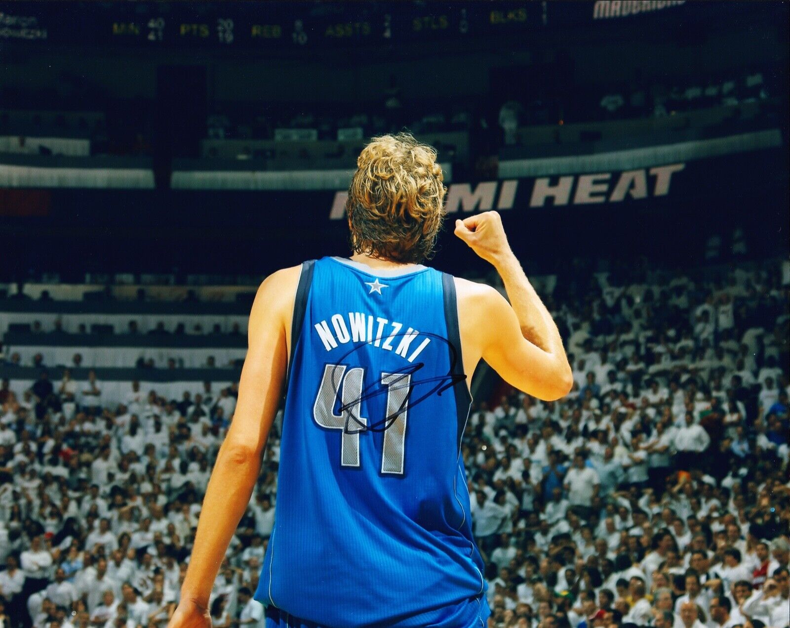 Dirk Nowitzki SIGNED 10X8 Photo Poster painting Dallas Mavericks AFTAL COA (A)