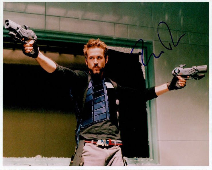 Ryan Reynolds (Blade: Trinity) signed 8x10 Photo Poster painting COA