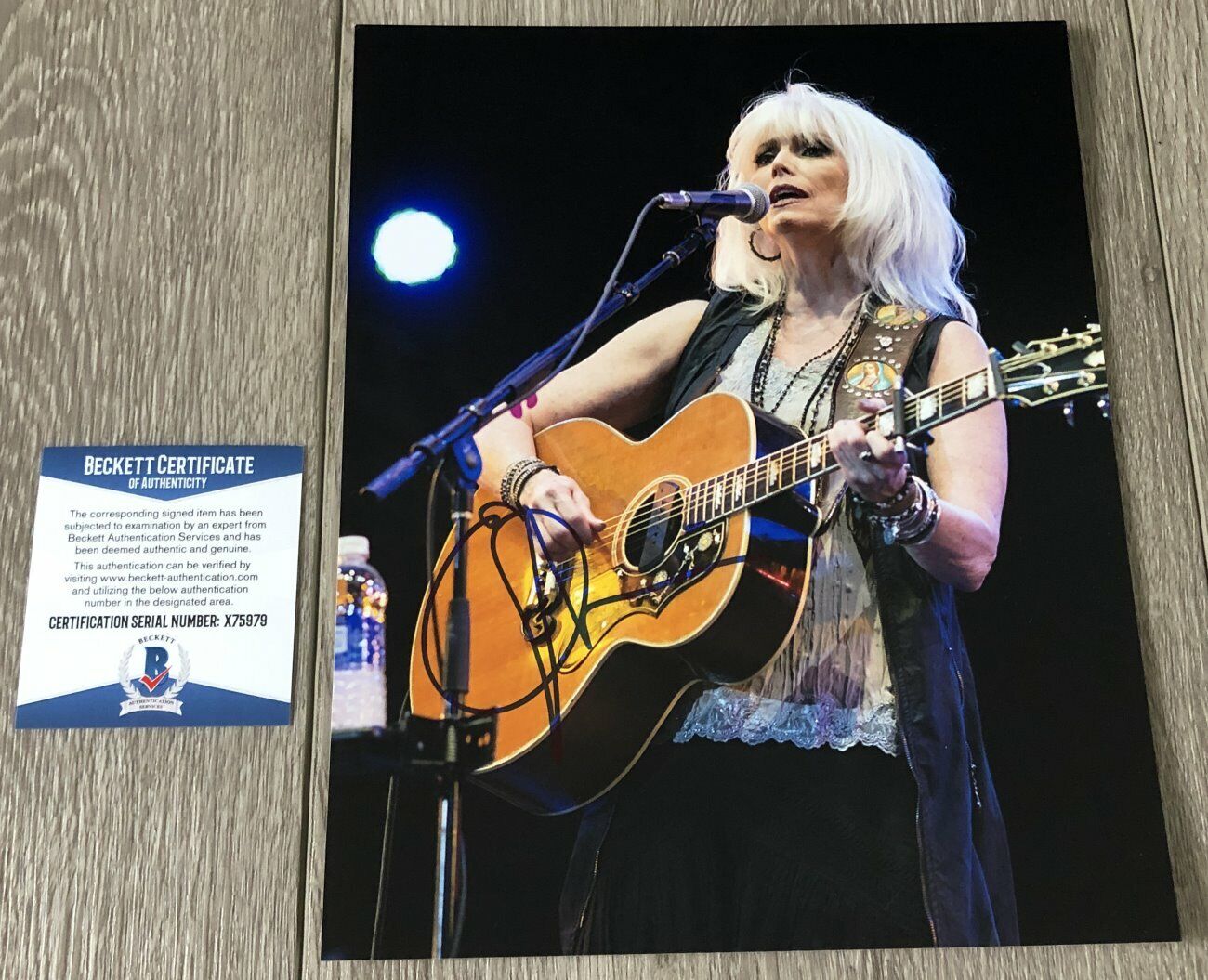 EMMYLOU HARRIS SIGNED AUTOGRAPH IN CONCERT LIVE 8x10 Photo Poster painting C w/ BECKETT BAS COA