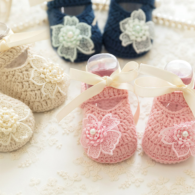 Baby Booties Knitting DIY Kit: Cozy Handcrafted Crochet Set for Moms-to-Be