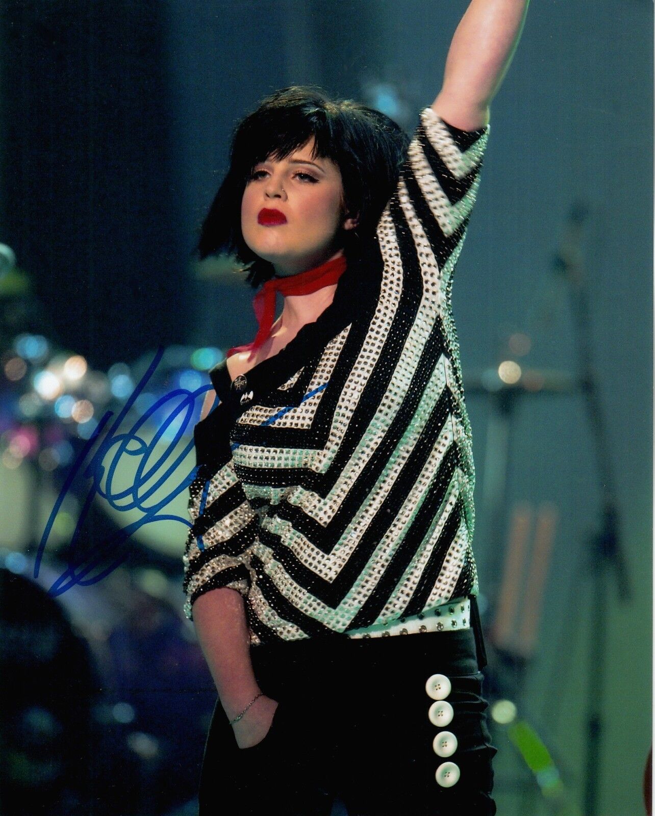 KELLY OSBOURNE hand-signed YOUNG ONSTAGE CLOSEUP 8x10 authentic w/ UACC RD COA