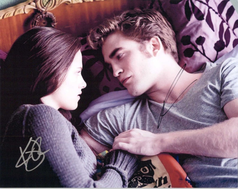 Robert Pattinson & Kristen Stewart Signed Autographed Twilight