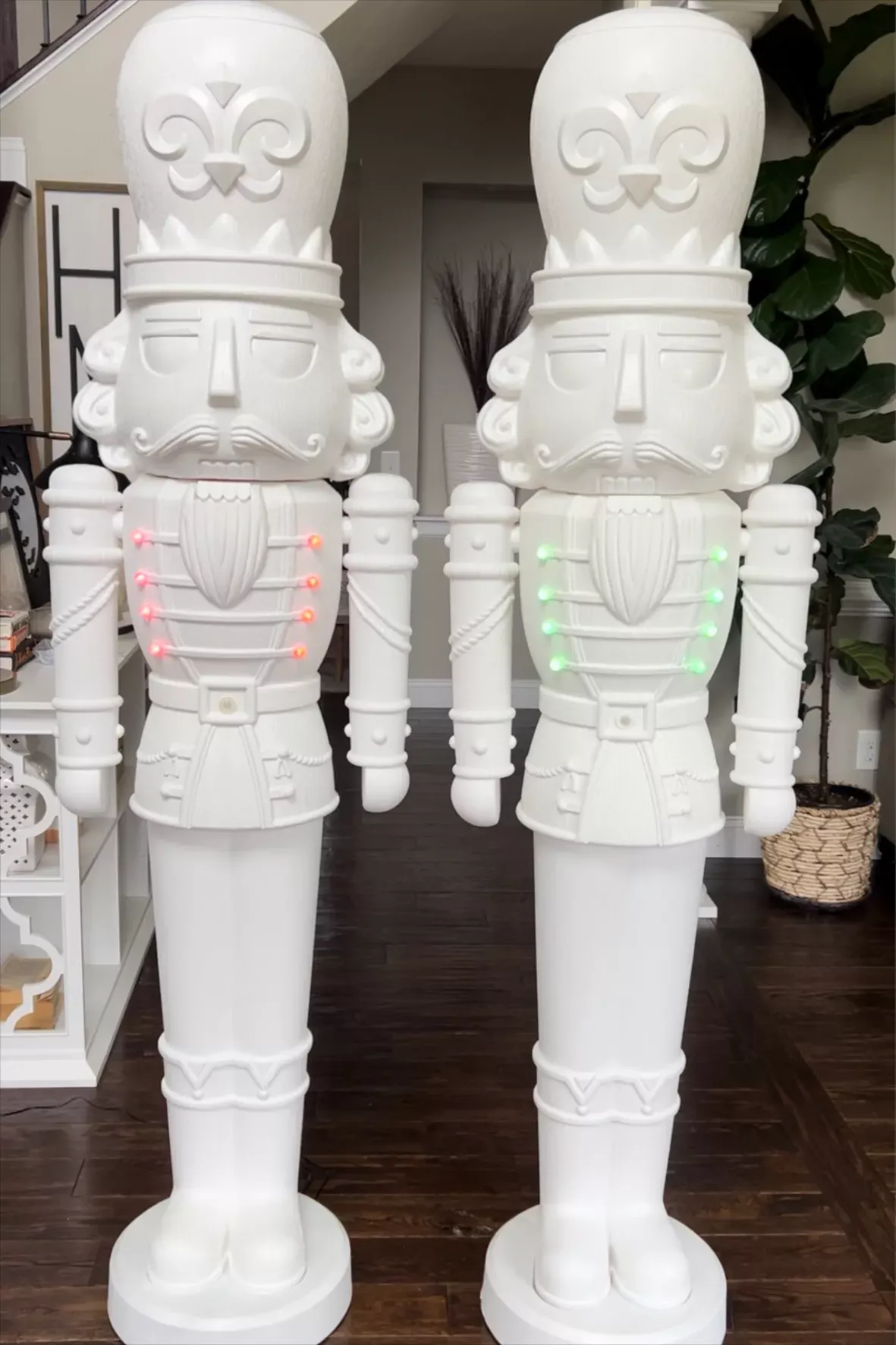 Giant Christmas nutcracker dimensions
