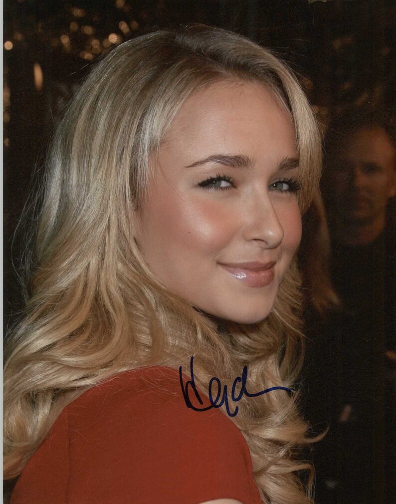 Hayden Panettiere Signed Autographed Glossy 8x10 Photo Poster painting - COA Matching Holograms