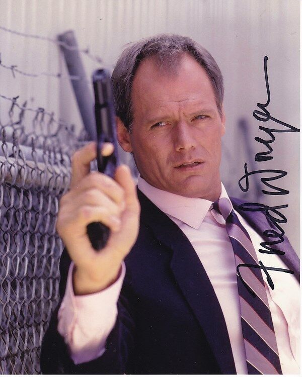 FRED DRYER signed autographed HUNTER Photo Poster painting