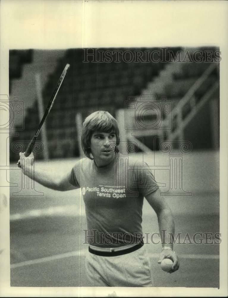 Press Photo Poster painting Tennis Player John Kriek prepares to serve during match - tus04714