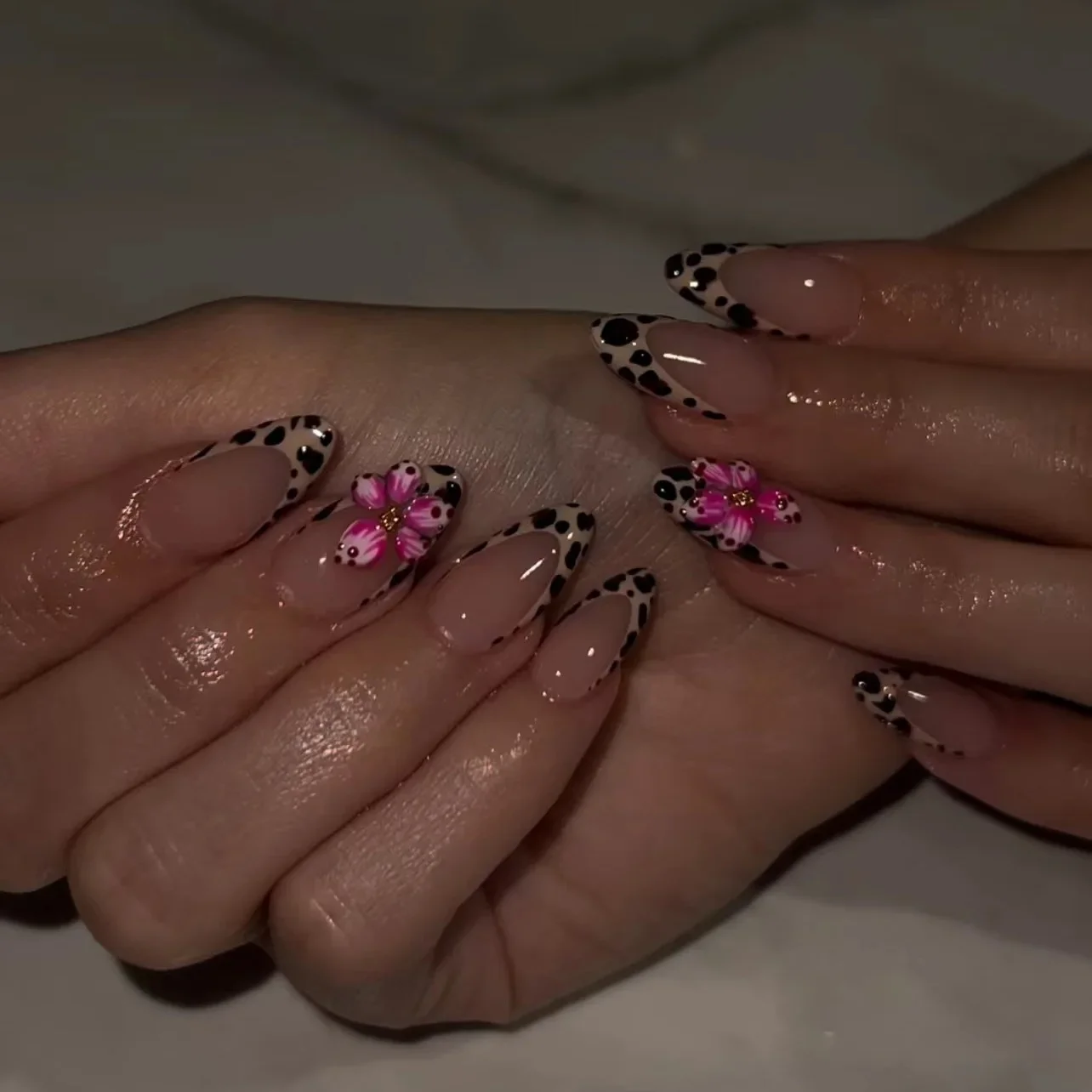 Qinice 24Pcs Sweet Short Almond French False Nails with Glue 3D Wave Nail Pattern Floral Pink Blush Press on Acrylic Nail Manicure Tips