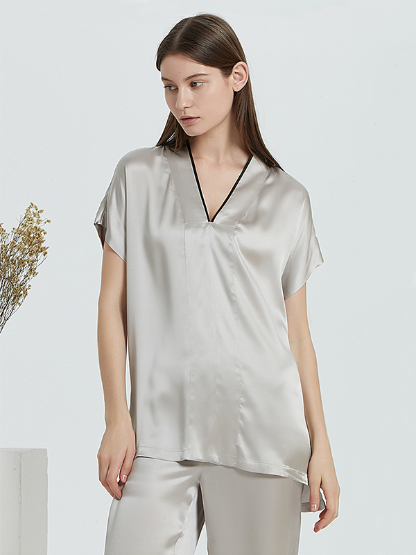 19 MOMME Pyjama en soie à col v gris 1
