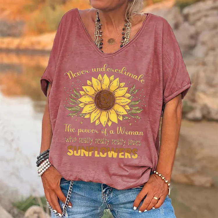 Never Underestimate The Power Of A Woman Who Really Really Really Loves Sunflowers Print Women's V-neck T-shirt socialshop