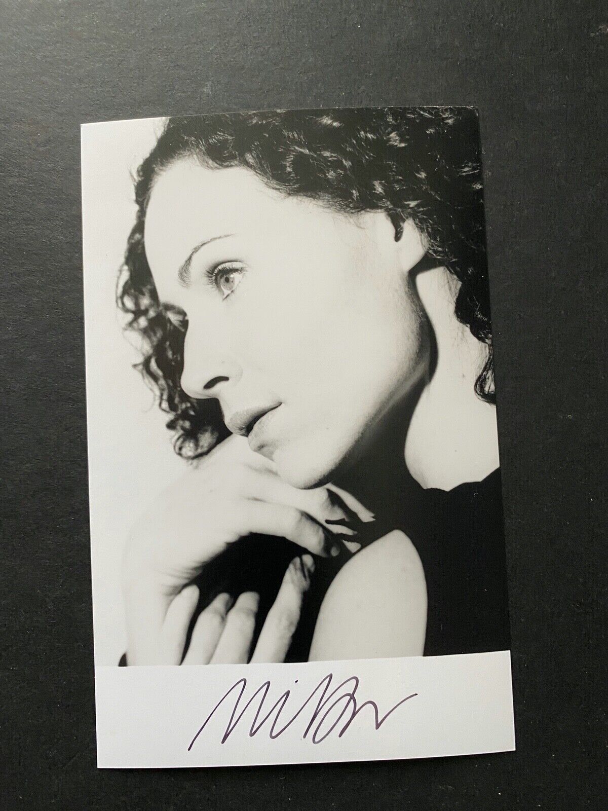 MINNIE DRIVER - GREAT BRITISH ACTRESS - SUPERB SIGNED Photo Poster paintingGRAPH