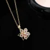 Collier pendentif fleur rotatif en Zircon