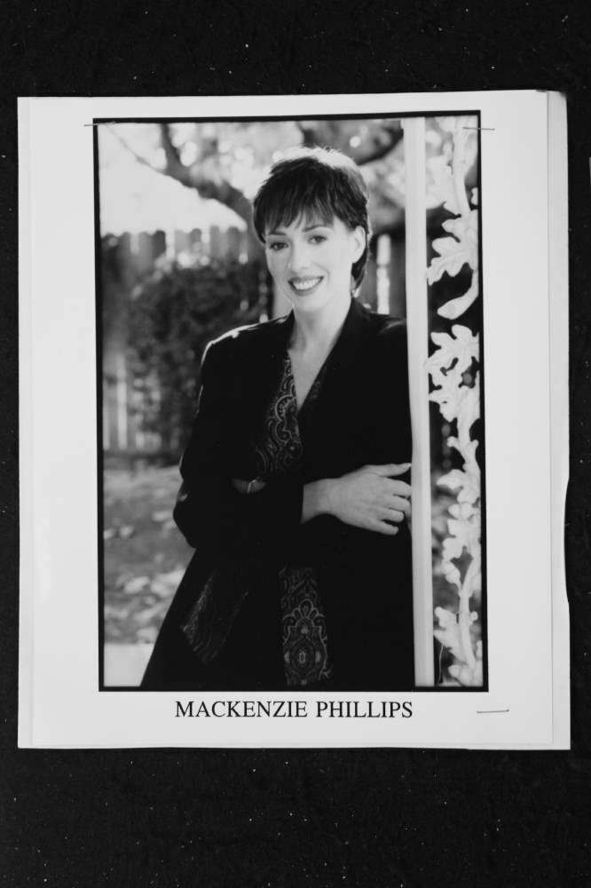 Mackenzie Phillips - 8x10 Headshot Photo Poster painting w/ Resume - 1 Day @ Time