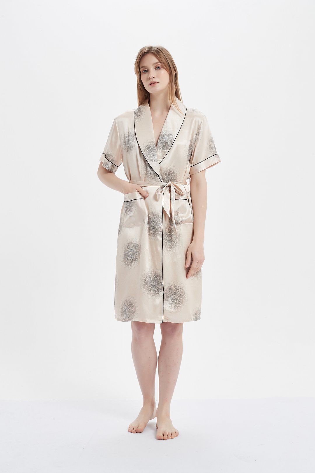 19 MOMME Ensemble de kimono ezt nuisette en soie imprimée florale beige 1
