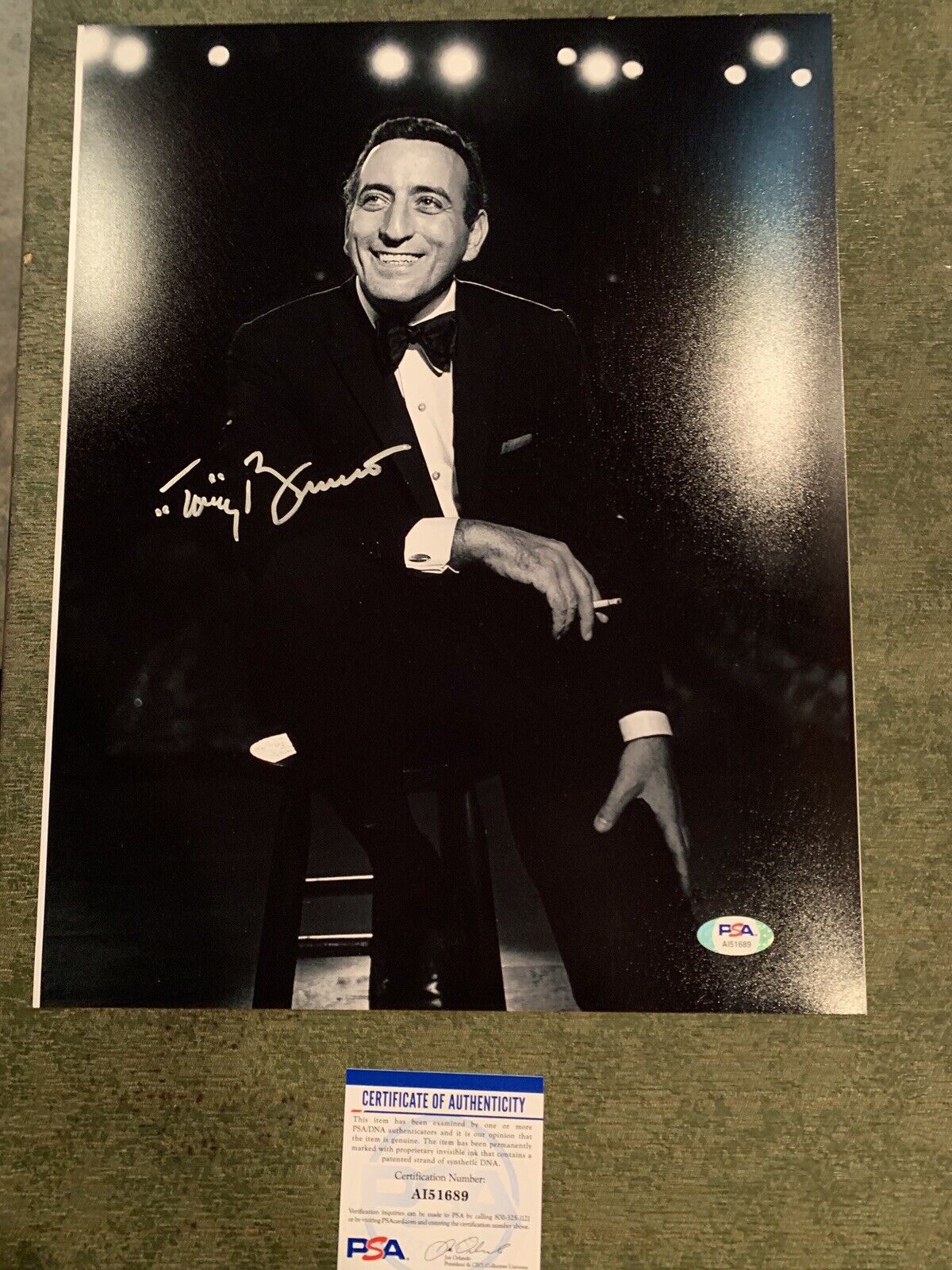 Tony Bennett Signed 8x10 Photo Poster painting Psa Coa