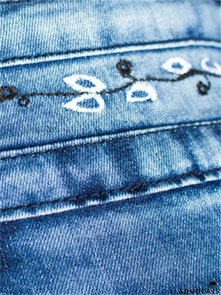 Women's Casual Style Floral Embroidery Buttons Denim Jeans