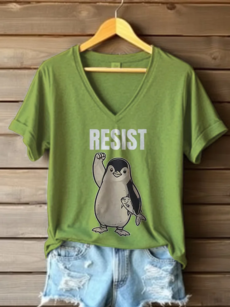 VChics Women's Retro Penguins Resist Print T-shirt