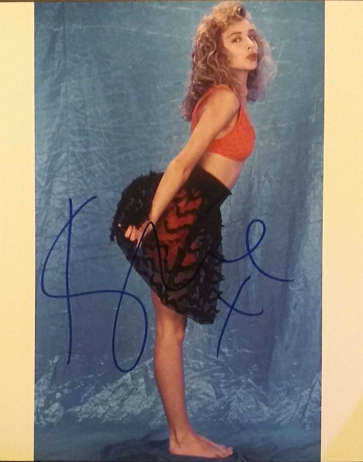 Kylie Minogue signed 8x10