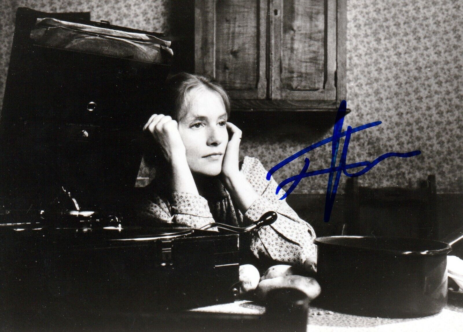 A Story of Women (1988) ISABELLE HUPPERT ink Signed pic