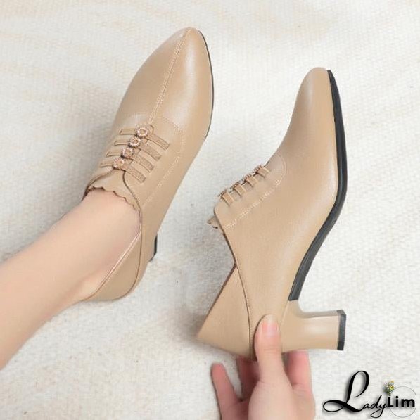 Fashionable and Minimalist winter Shoes
